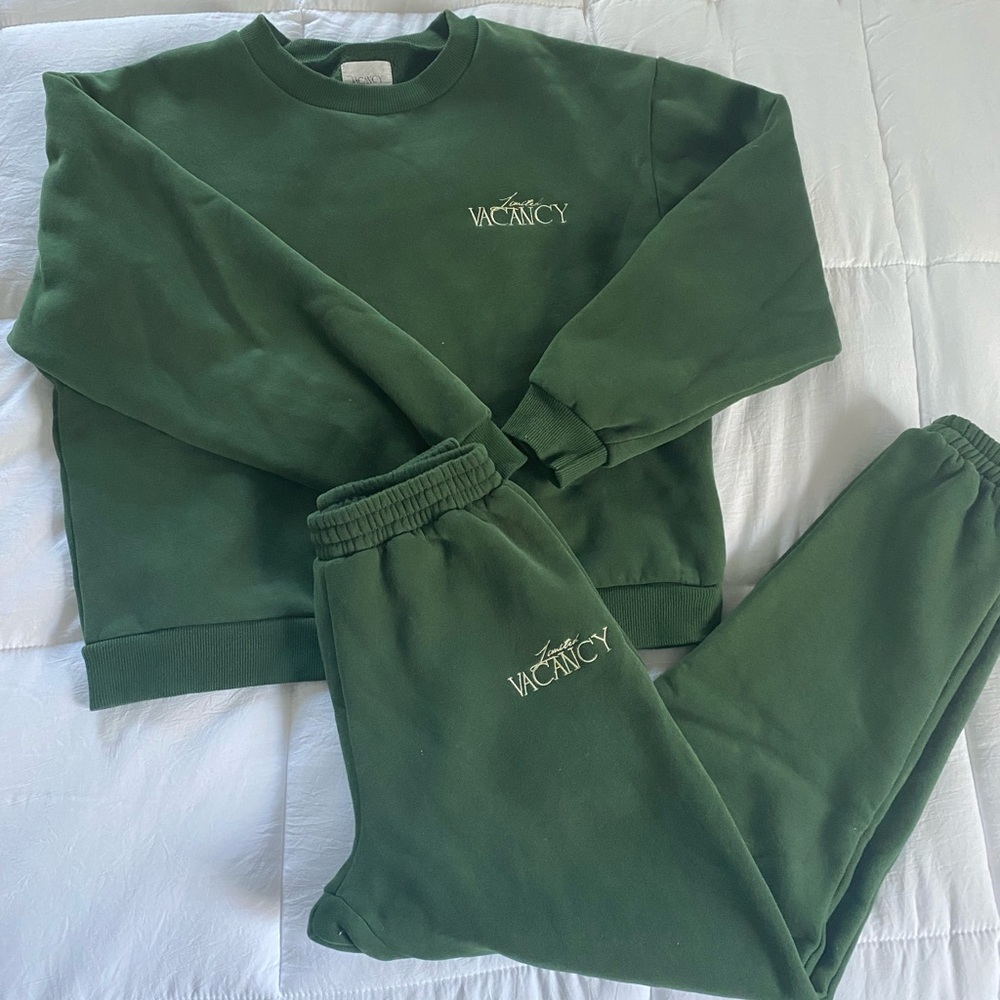 Vacancy Sweat set